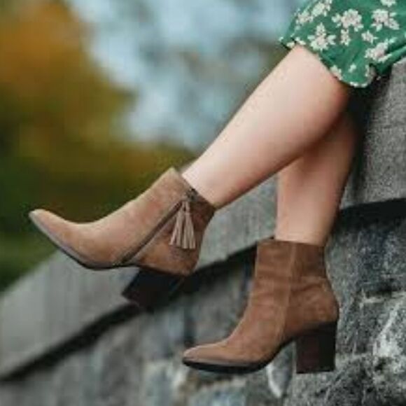 Born Ervine Suede Leather Tassel Ankle Boot Booties Women's Size 9M - Picture 1 of 16